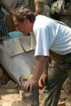 Click to see it big Ich mit Kettensäge, Impression aus dem Atelier